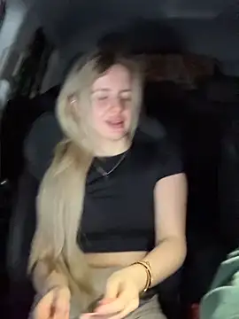 Holly-Glamour online show from 18, 4, 2026