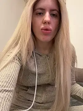 Holly-Glamour online show from 9, 4, 2026