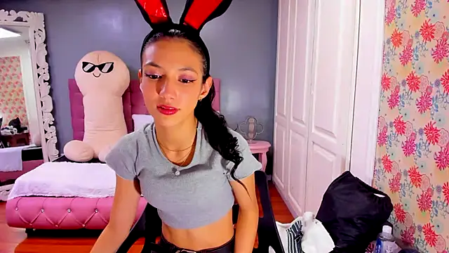 Iris Stone  online show from 13, 2, 2025