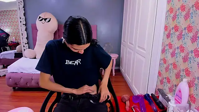 Iris Stone  online show from 25, 2, 2025