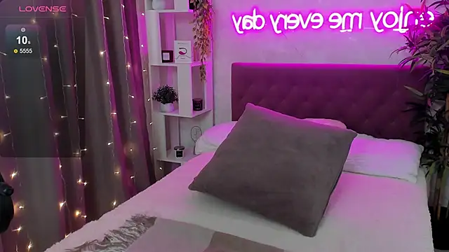 FeralPeach online show from 20, 6, 2026