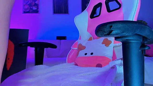 Alyssa Smitt online show from 17, 3, 2025