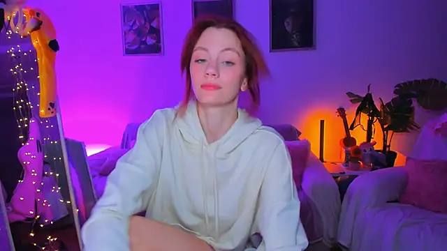 Alyssa Smitt online show from 4, 10, 2025