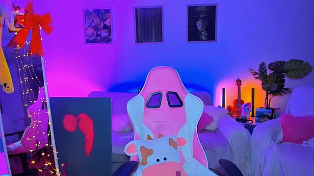 Alyssa Smitt online show from 12, 3, 2025