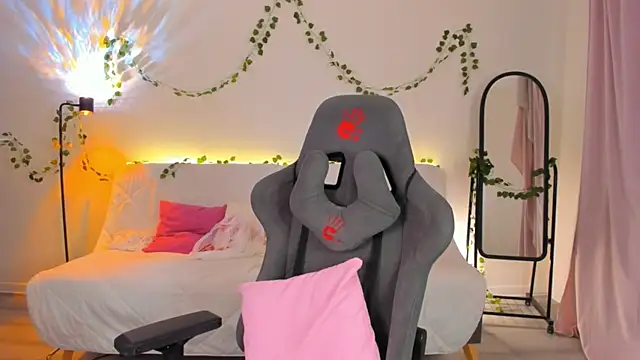 Eva Davi online show from 14, 9, 2025