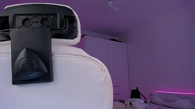 Eva Davi online show from 18, 3, 2025