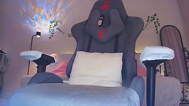 Eva Davi online show from 13, 10, 2025