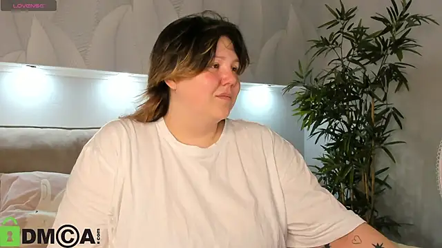 Snapshot of Ruth_Oliver chatting on 8, 7, 2026 Ruth Oliver online show from 8, 7, 2026