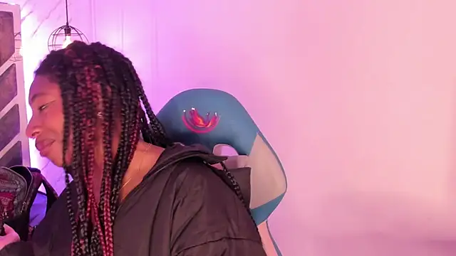 Snapshot of Queen_perla_ chatting on 12, 9, 2025 Queen perla online show from 12, 9, 2025