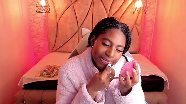 Snapshot of Queen_perla_ chatting on 9, 3, 2025 Queen perla online show from 9, 3, 2025