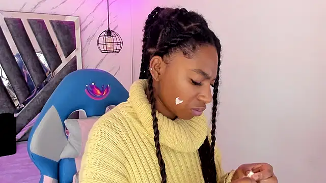 Snapshot of Queen_perla_ chatting on 12, 11, 2025 Queen perla online show from 12, 11, 2025