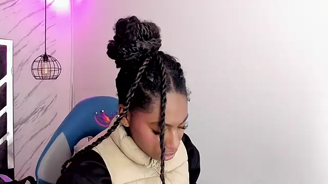 Snapshot of Queen_perla_ chatting on 10, 11, 2025 Queen perla online show from 10, 11, 2025