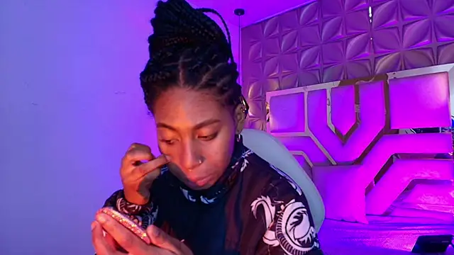 Queen perla  online show from 4, 5, 2026