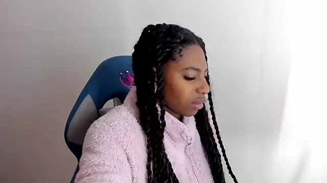 Snapshot of Queen_perla_ chatting on 1, 11, 2025 Queen perla online show from 1, 11, 2025