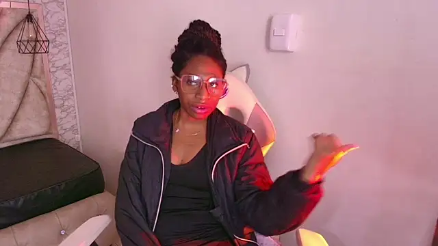 Snapshot of Queen_perla_ chatting on 29, 11, 2025 Queen perla online show from 29, 11, 2025