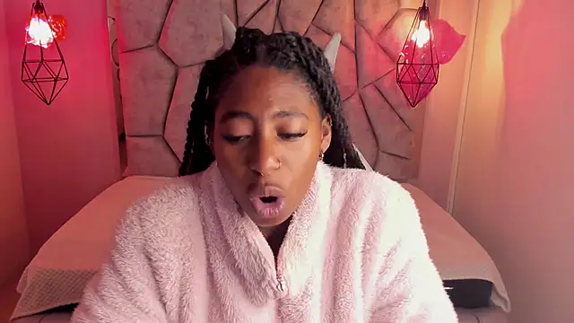 Snapshot of Queen_perla_ chatting on 19, 3, 2025 Queen perla online show from 19, 3, 2025