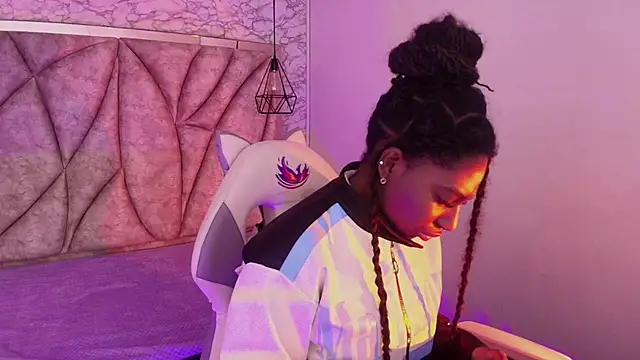 Snapshot of Queen_perla_ chatting on 21, 11, 2025 Queen perla online show from 21, 11, 2025