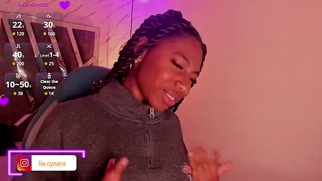 Snapshot of Queen_perla_ chatting on 13, 10, 2025 Queen perla online show from 13, 10, 2025