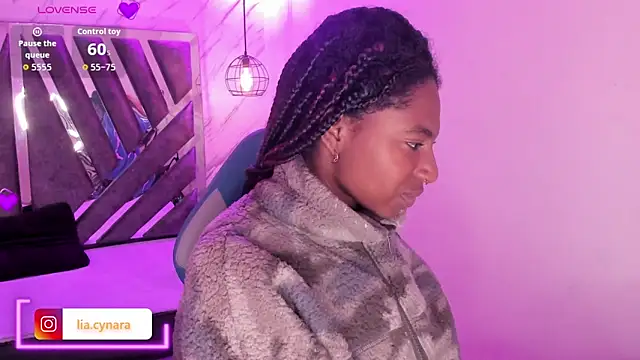 Snapshot of Queen_perla_ chatting on 5, 10, 2025 Queen perla online show from 5, 10, 2025