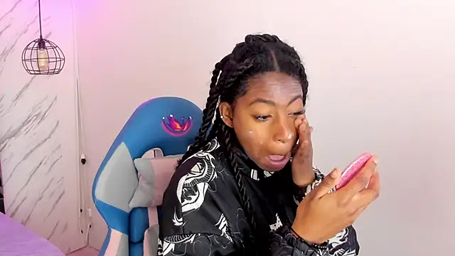 Snapshot of Queen_perla_ chatting on 11, 11, 2025 Queen perla online show from 11, 11, 2025