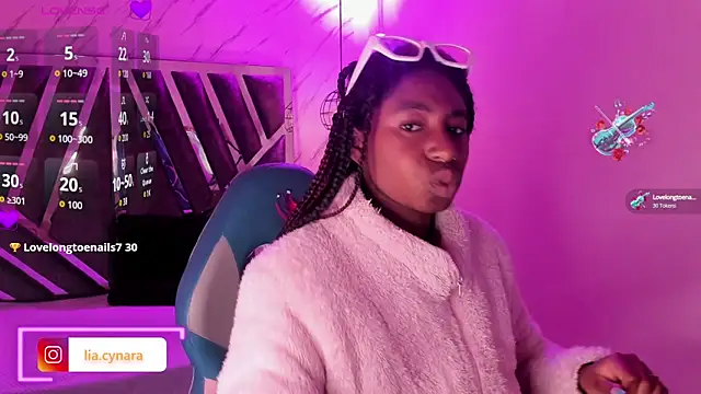 Snapshot of Queen_perla_ chatting on 1, 10, 2025 Queen perla online show from 1, 10, 2025