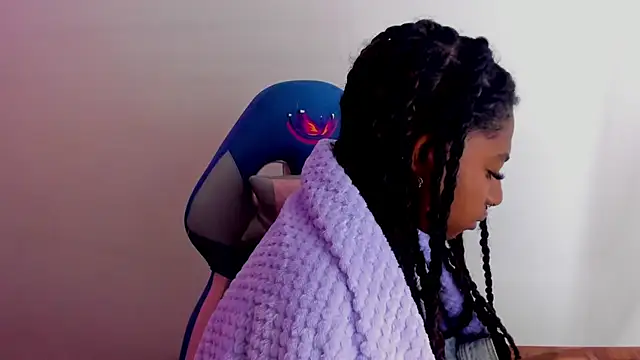 Snapshot of Queen_perla_ chatting on 30, 10, 2025 Queen perla online show from 30, 10, 2025