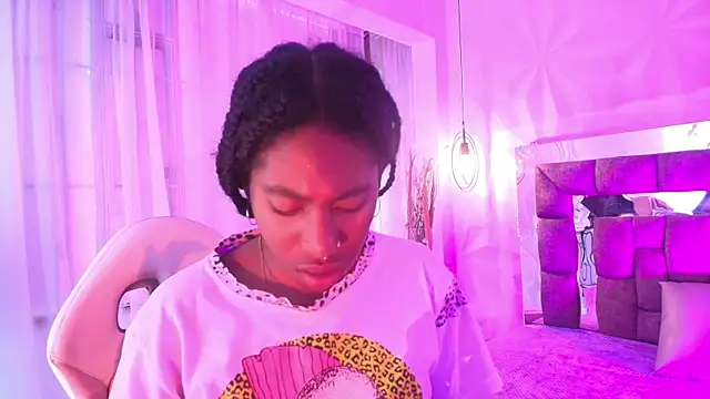 Snapshot of Queen_perla_ chatting on 7, 7, 2026 Queen perla online show from 7, 7, 2026