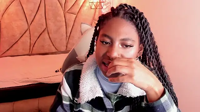 Snapshot of Queen_perla_ chatting on 12, 3, 2025 Queen perla online show from 12, 3, 2025