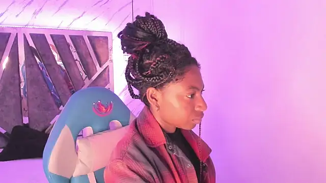 Snapshot of Queen_perla_ chatting on 19, 9, 2025 Queen perla online show from 19, 9, 2025