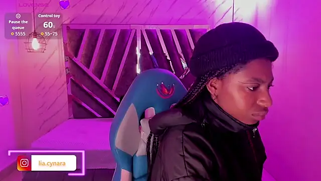 Snapshot of Queen_perla_ chatting on 2, 10, 2025 Queen perla online show from 2, 10, 2025