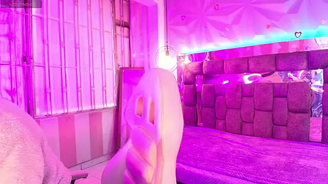 Queen perla  online show from 8, 5, 2026