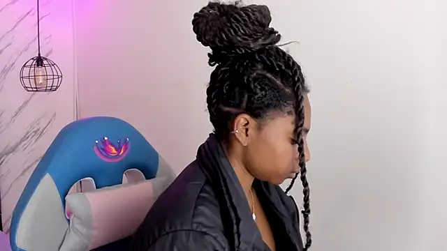 Snapshot of Queen_perla_ chatting on 9, 11, 2025 Queen perla online show from 9, 11, 2025