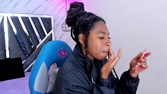 Snapshot of Queen_perla_ chatting on 8, 11, 2025 Queen perla online show from 8, 11, 2025