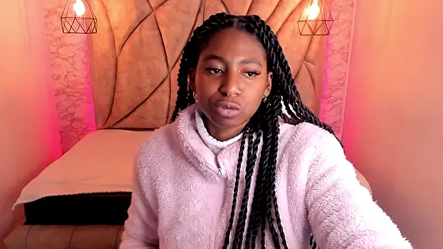 Snapshot of Queen_perla_ chatting on 5, 3, 2025 Queen perla online show from 5, 3, 2025