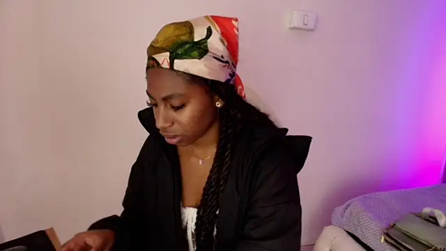 Snapshot of Queen_perla_ chatting on 17, 11, 2025 Queen perla online show from 17, 11, 2025