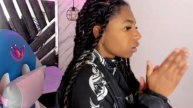 Snapshot of Queen_perla_ chatting on 25, 10, 2025 Queen perla online show from 25, 10, 2025