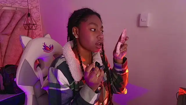 Snapshot of Queen_perla_ chatting on 3, 12, 2025 Queen perla online show from 3, 12, 2025