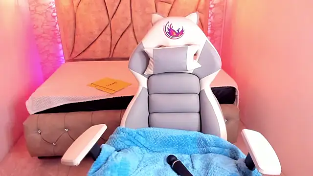 Snapshot of Queen_perla_ chatting on 10, 3, 2025 Queen perla online show from 10, 3, 2025