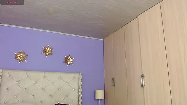 Snapshot of Kim_and_Mia chatting on 6, 10, 2025 Kim and Mia online show from 6, 10, 2025