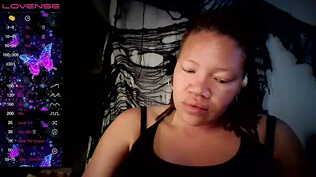 Milfshakecafe online show from 9, 10, 2025