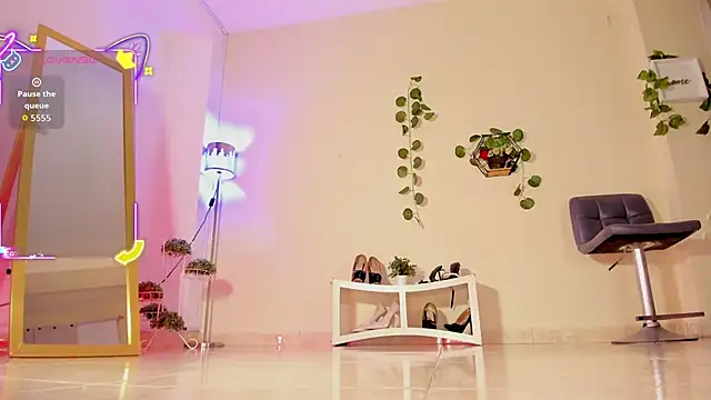 thais dreams online show from 9, 10, 2025