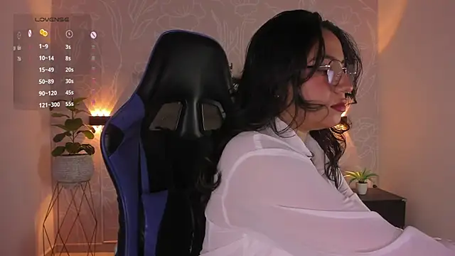 Snapshot of ally_muller_ chatting on 17, 10, 2025 ally muller online show from 17, 10, 2025