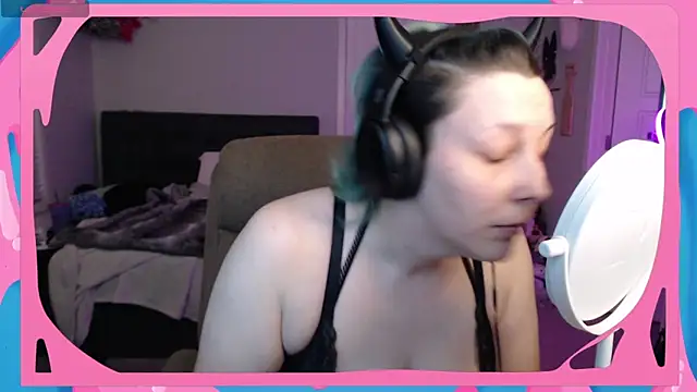 Snapshot of CirqueNoirBlu chatting on 10, 9, 2025 CirqueNoirBlu online show from 10, 9, 2025