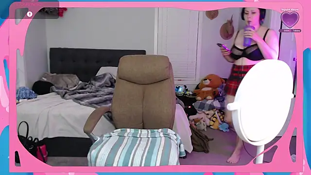 Snapshot of CirqueNoirBlu chatting on 17, 9, 2025 CirqueNoirBlu online show from 17, 9, 2025