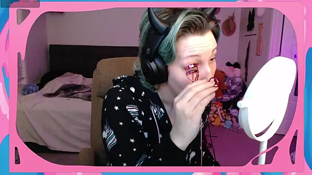 Snapshot of CirqueNoirBlu chatting on 8, 10, 2025 CirqueNoirBlu online show from 8, 10, 2025