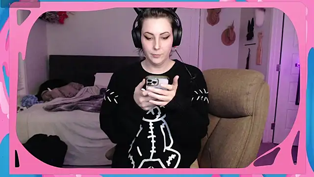 Snapshot of CirqueNoirBlu chatting on 3, 10, 2025 CirqueNoirBlu online show from 3, 10, 2025