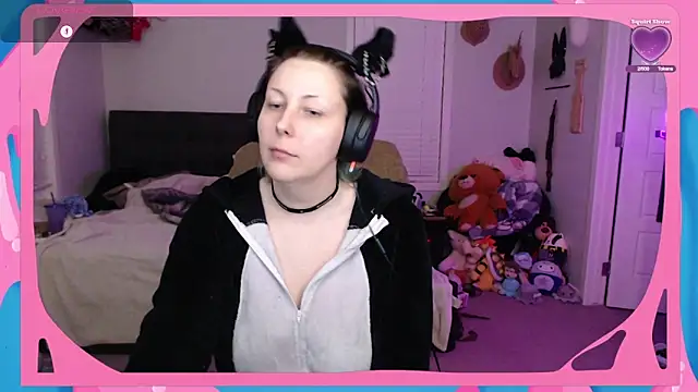 Snapshot of CirqueNoirBlu chatting on 10, 10, 2025 CirqueNoirBlu online show from 10, 10, 2025