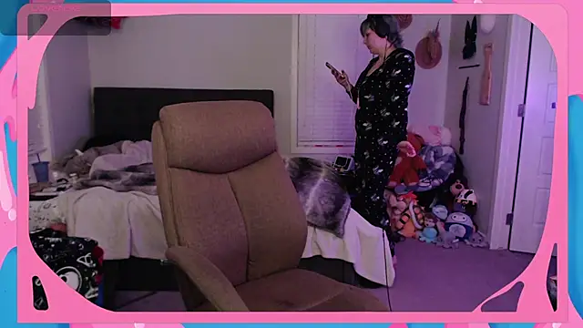 Snapshot of CirqueNoirBlu chatting on 15, 10, 2025 CirqueNoirBlu online show from 15, 10, 2025