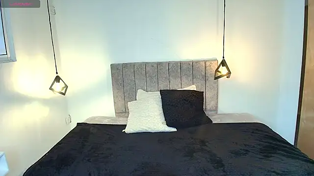 GiaFox  online show from 7, 5, 2026