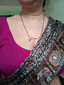 Snapshot of Rosy-B chatting on 4, 6, 2026 Rosy-B online show from 4, 6, 2026